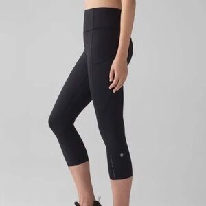Lululemon High-Rise Crop Leggings with Side Pockets 19”
